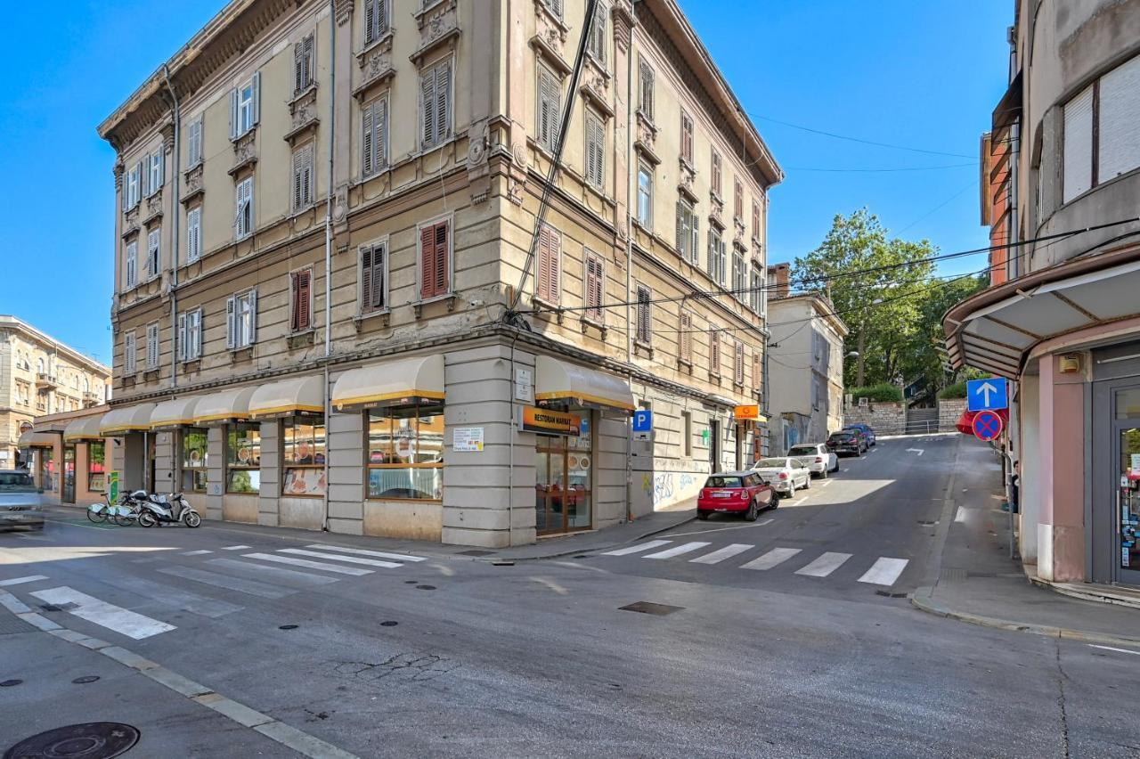 Ferienwohnung Collins Amethyst Center Pula Exterior foto