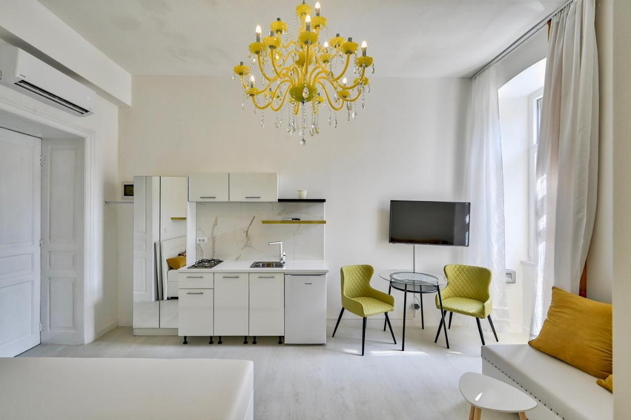 Ferienwohnung Collins Amethyst Center Pula Exterior foto