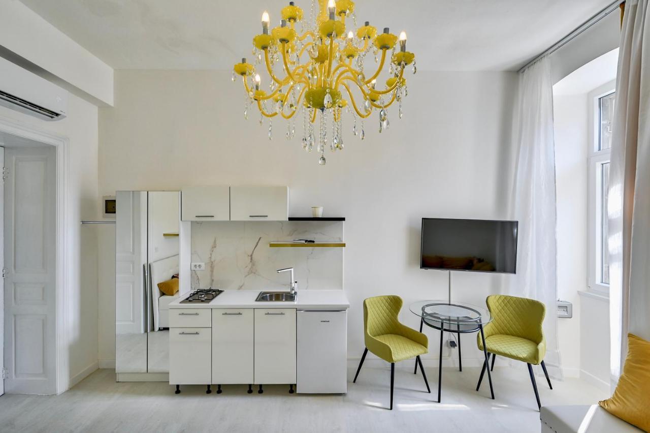 Ferienwohnung Collins Amethyst Center Pula Exterior foto