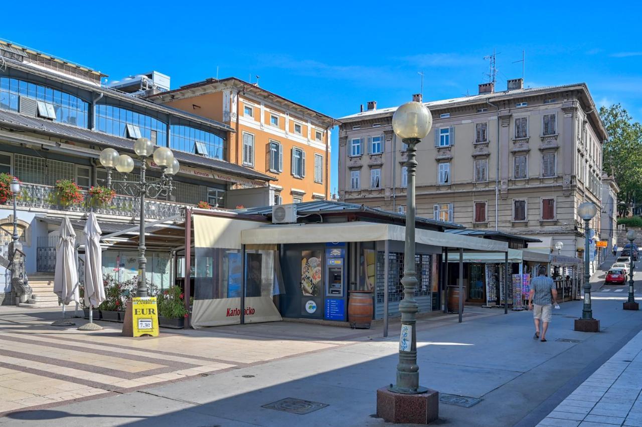 Ferienwohnung Collins Amethyst Center Pula Exterior foto