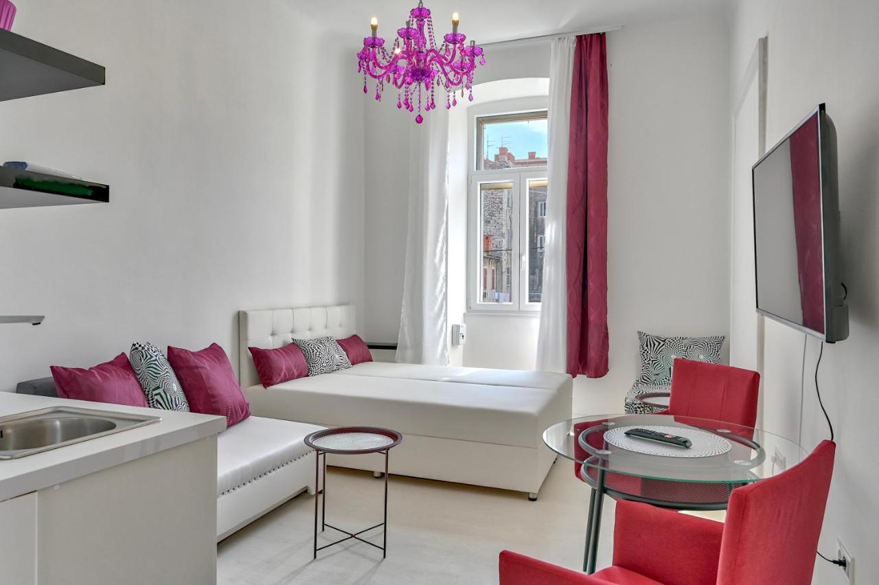 Ferienwohnung Collins Amethyst Center Pula Exterior foto