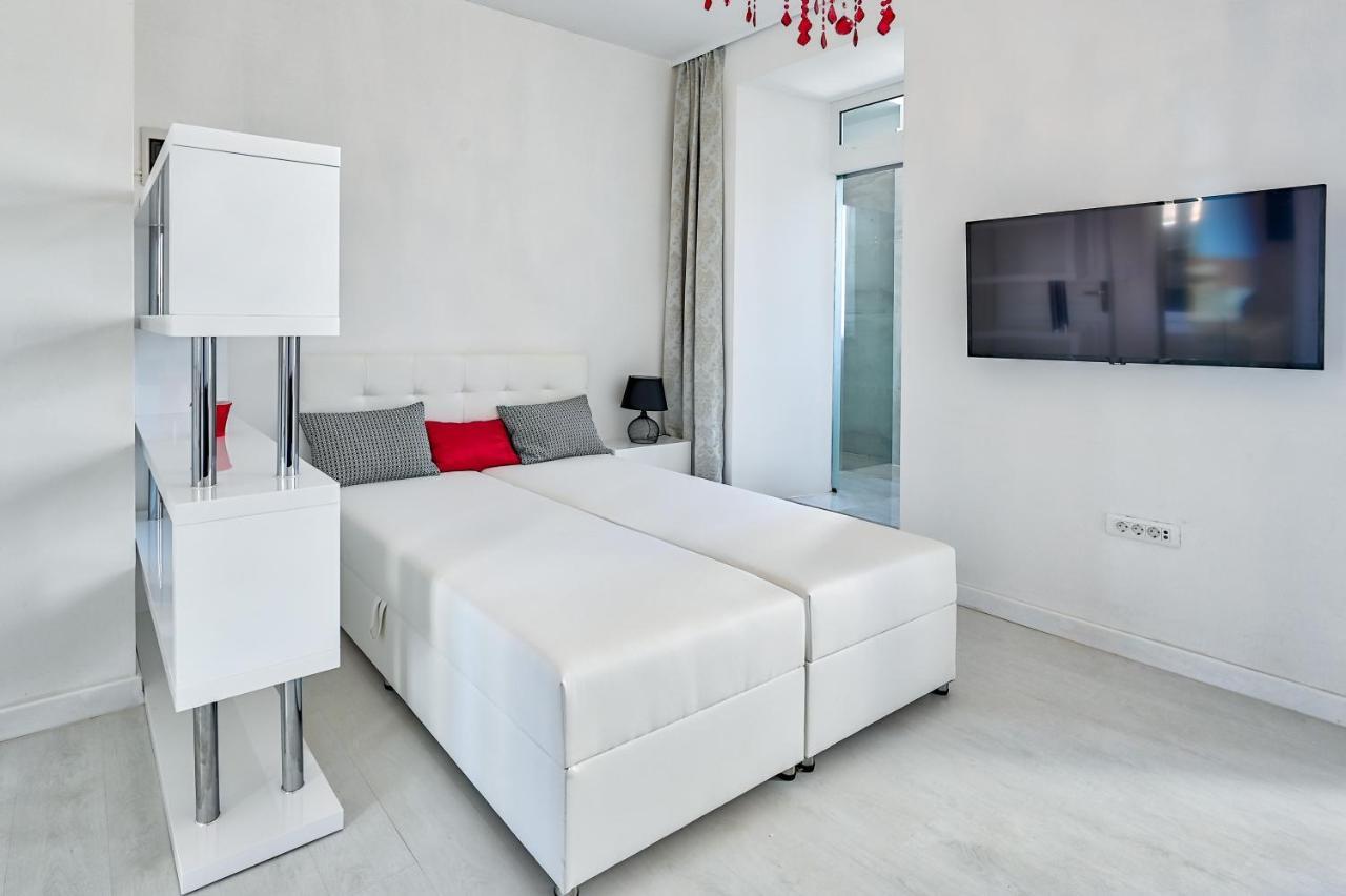 Ferienwohnung Collins Amethyst Center Pula Exterior foto